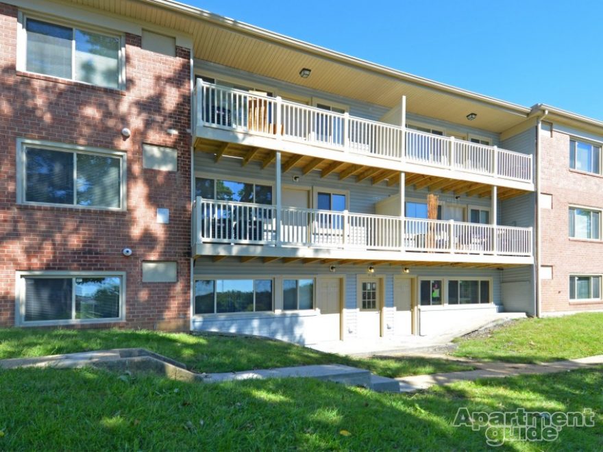 White Vinyl Balcony Railing Renovation and Replacement